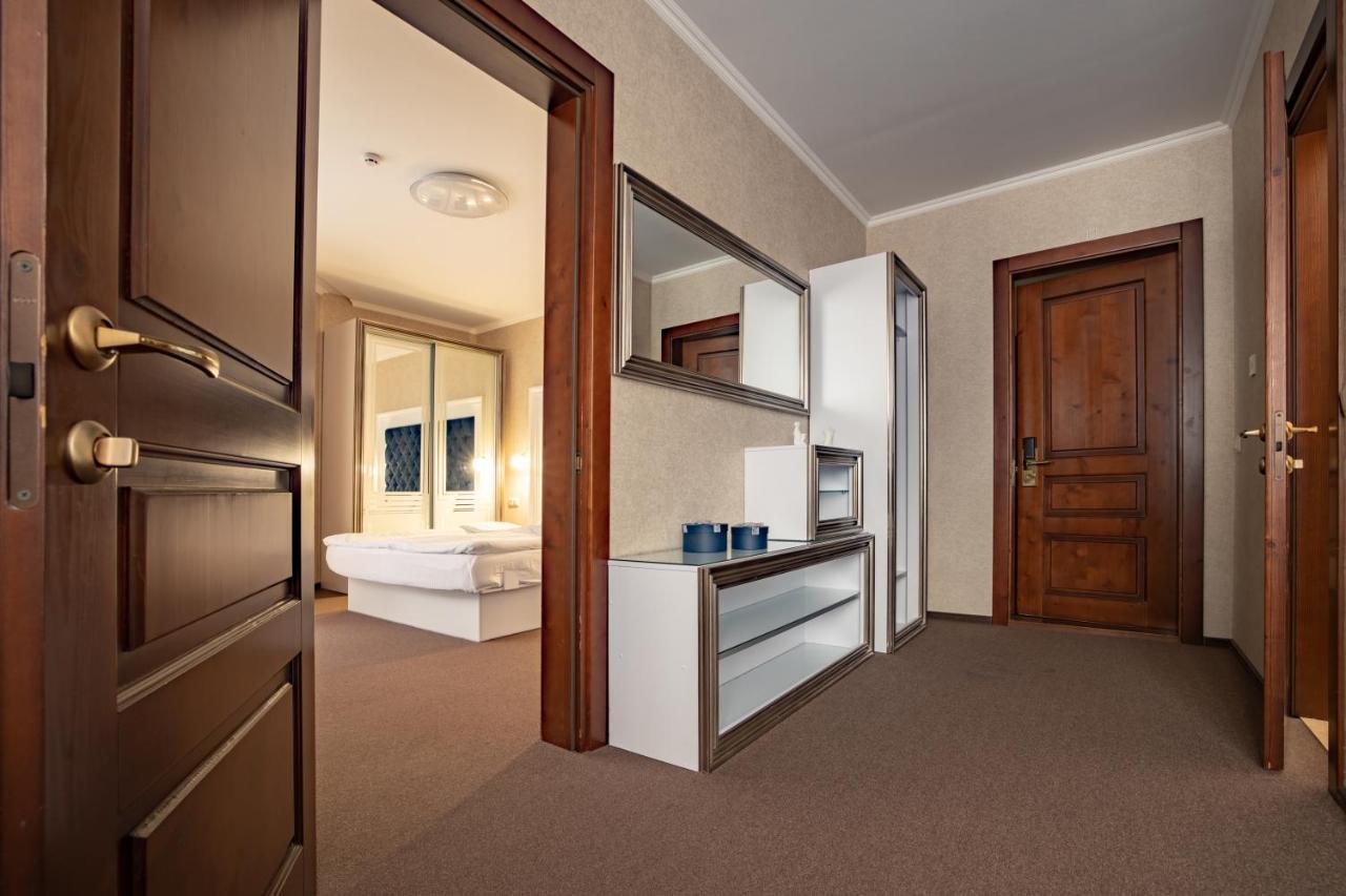 Private Rooms In Hotel Lift 1R Bukovel Exterior photo